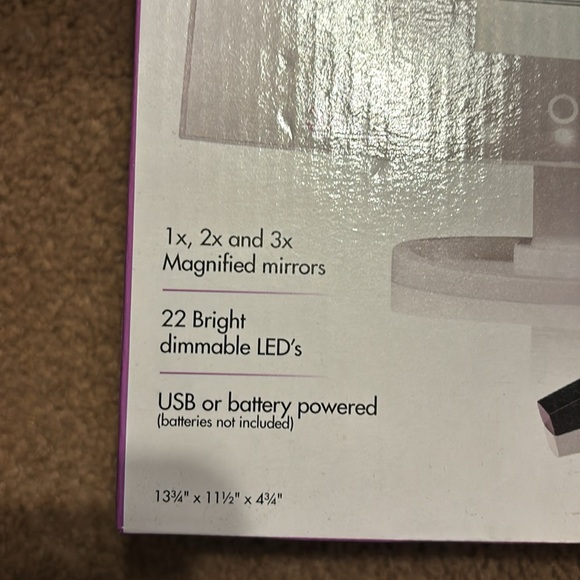 Tri-Fold Makeup Mirror - Picture 2 of 2